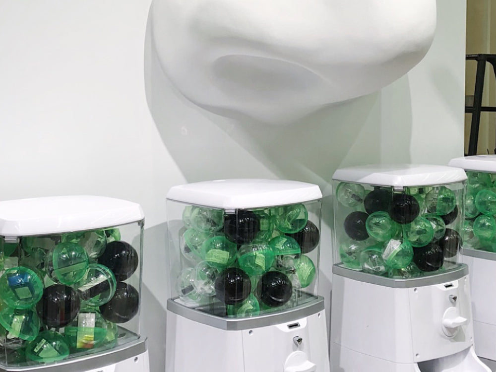 NOSE SHOP店内にフレグランス・カプセルトイマシーンが登場