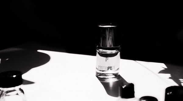 数々の名香を生み出すレジェンド調香師がついに独立！2025年香水業界で話題を集めた「L'Entropiste（ラントロピスト）」が12/12（金）日本へ本格上陸！無秩序から生まれる美を表現した香り6種を展開